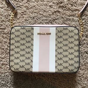Michael Kors Crossbody purse
